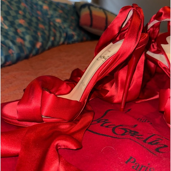 Christian Louboutin SOLD ON EBAY Tres Frais 120 Crepe Satin Pumps Heels - Picture 2 of 5